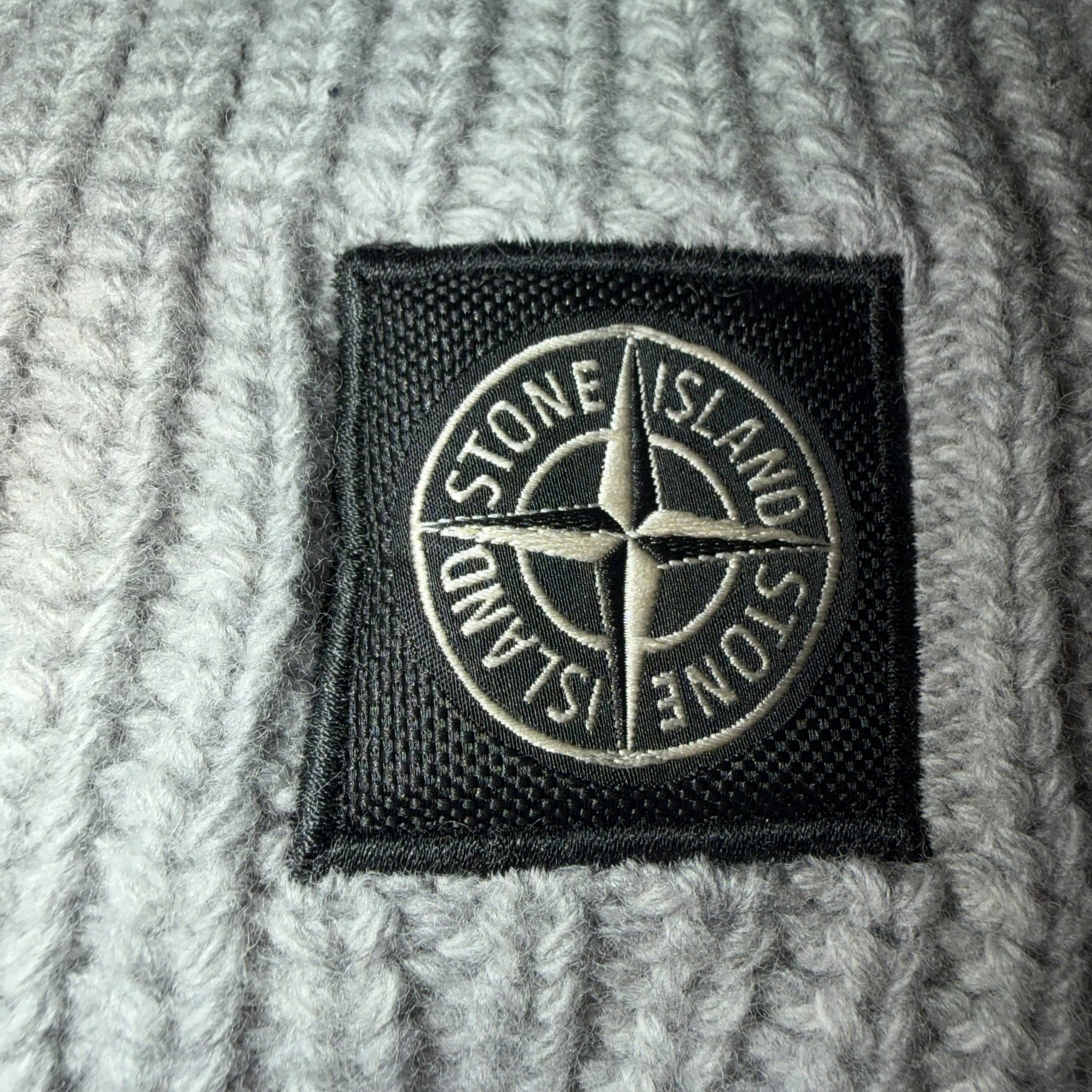 STONE ISLAND THICK KNIT PATCH LOGO SCARF GREY