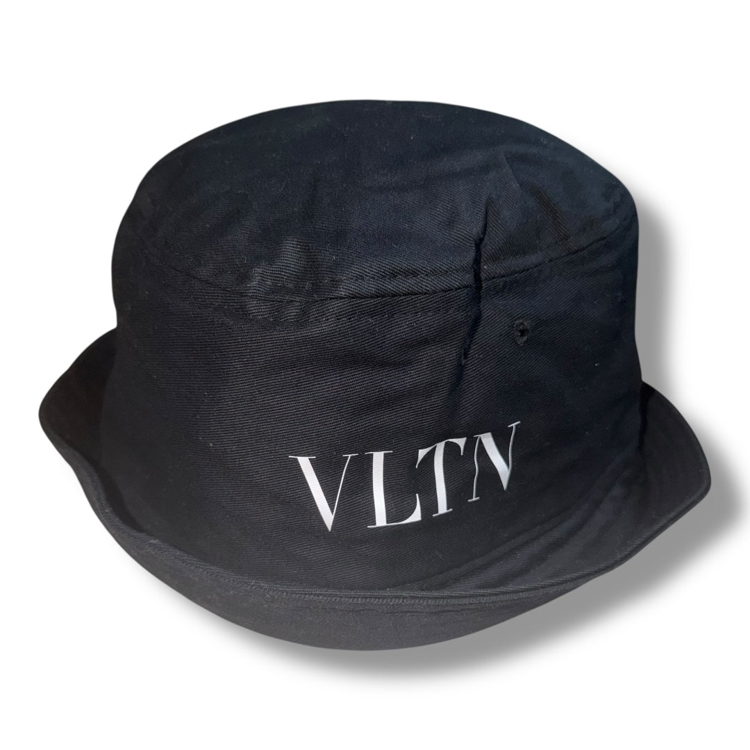 VALENTINO VLTN BUCKET HAT BLACK