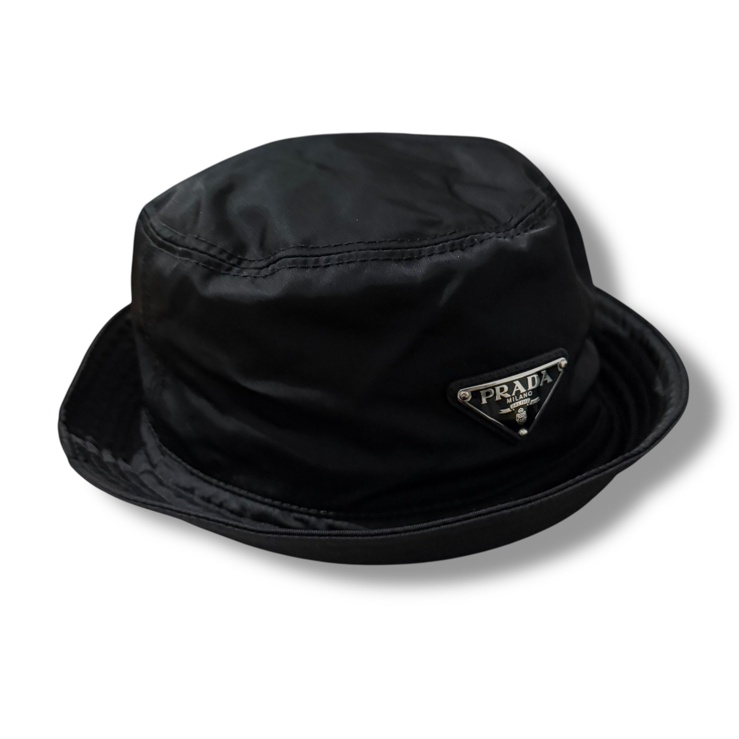 PRADA PLAQUE NYLON BUCKET HAT BLACK