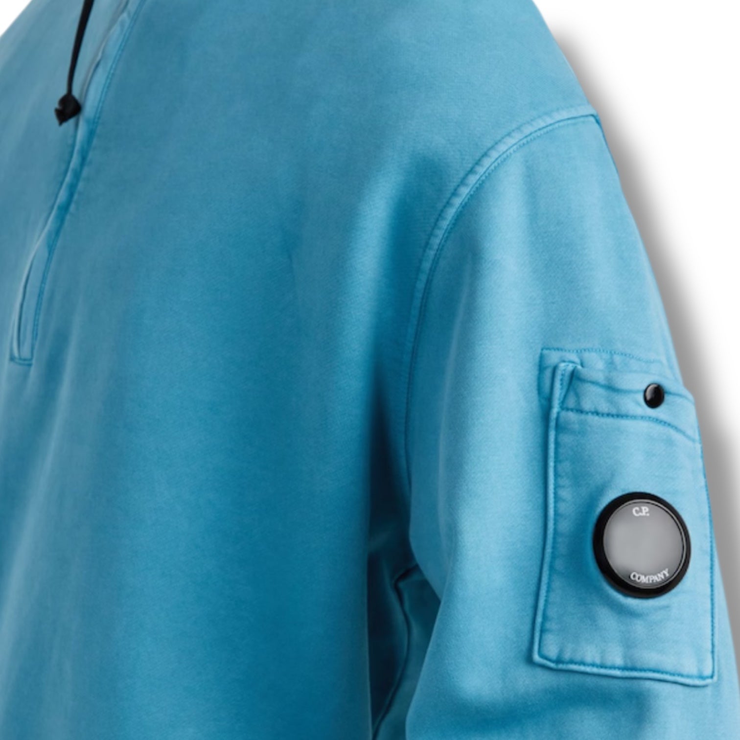 CP COMPANY LENS ARM 1/4 ZIP SWEATSHIRT AEGEAN BLUE