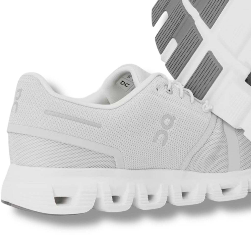 ON RUNNING CLOUD 6 TRAINERS WHITE