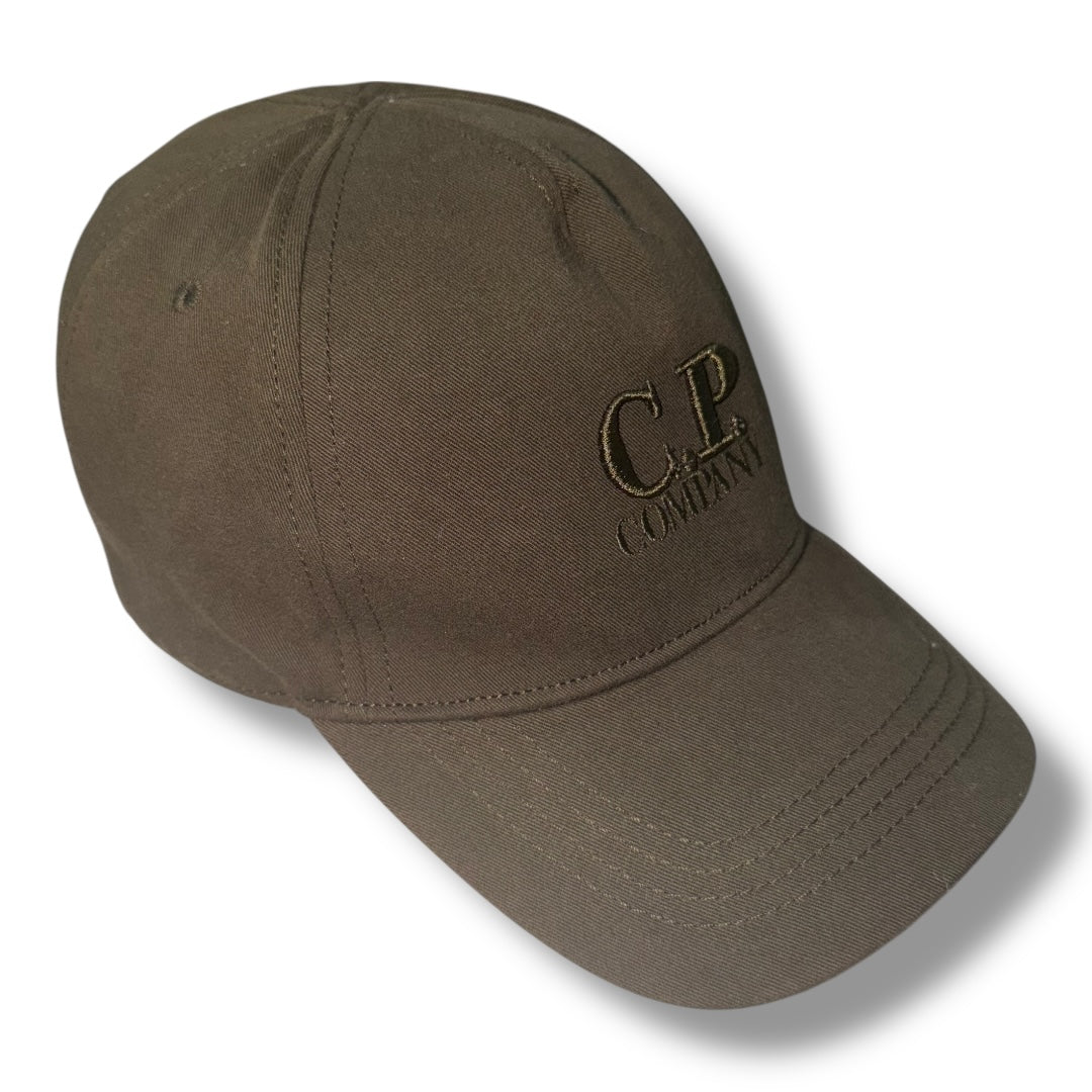 CP COMPANY EMBROIDERED BASEBALL CAP KHAKI GREEN