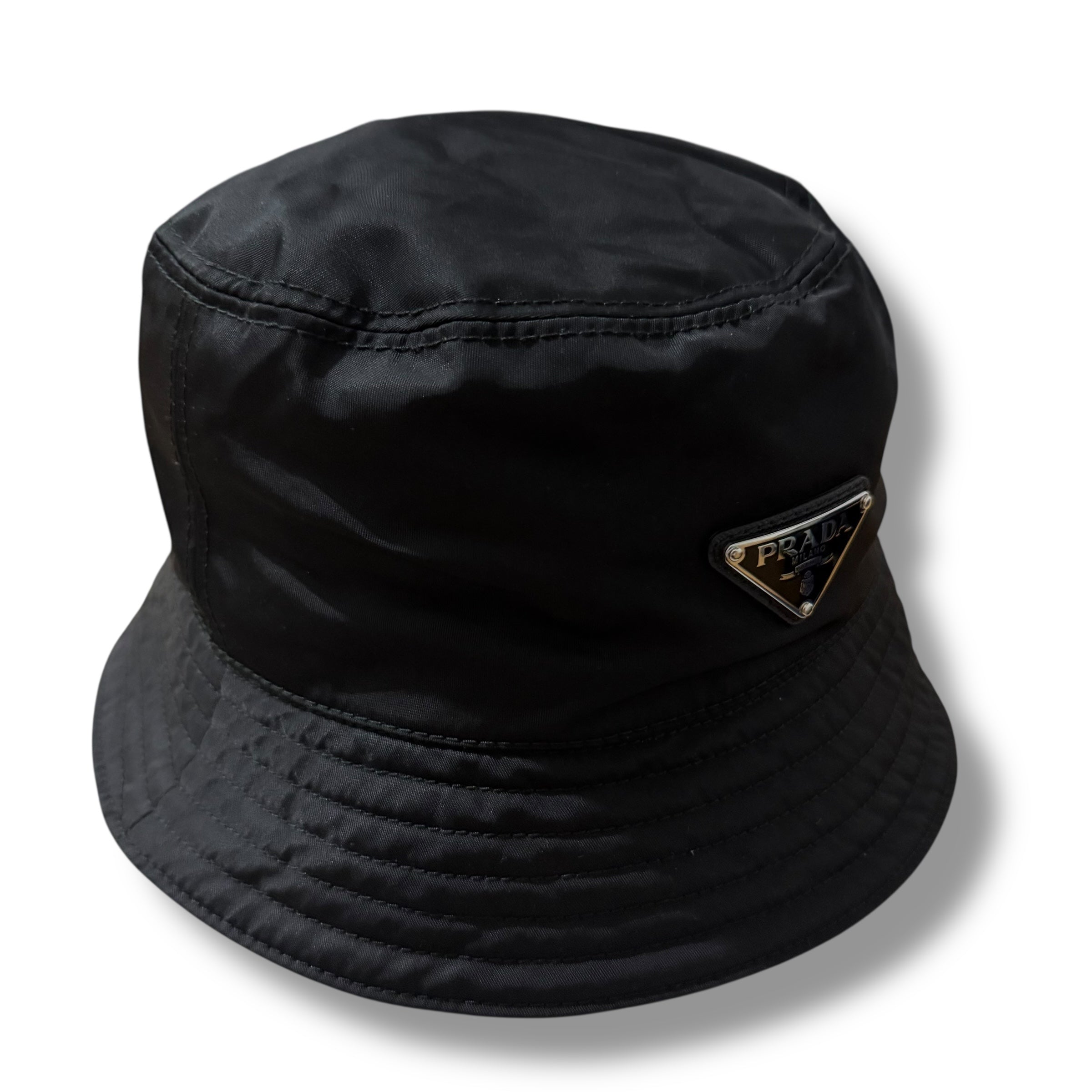 PRADA PLAQUE NYLON BUCKET HAT BLACK
