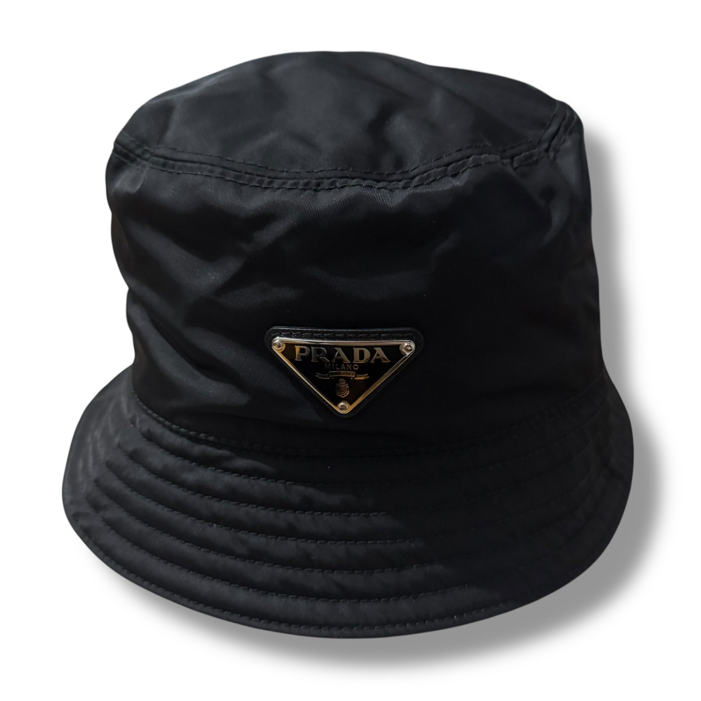 PRADA PLAQUE NYLON BUCKET HAT BLACK