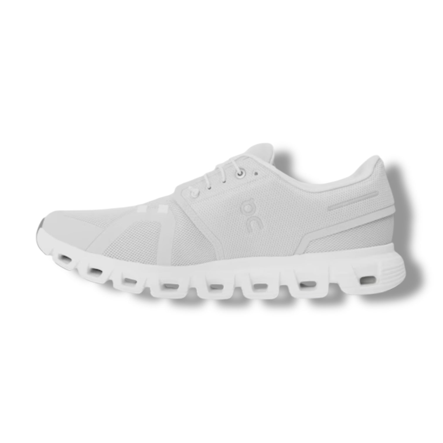 ON RUNNING CLOUD 6 TRAINERS WHITE